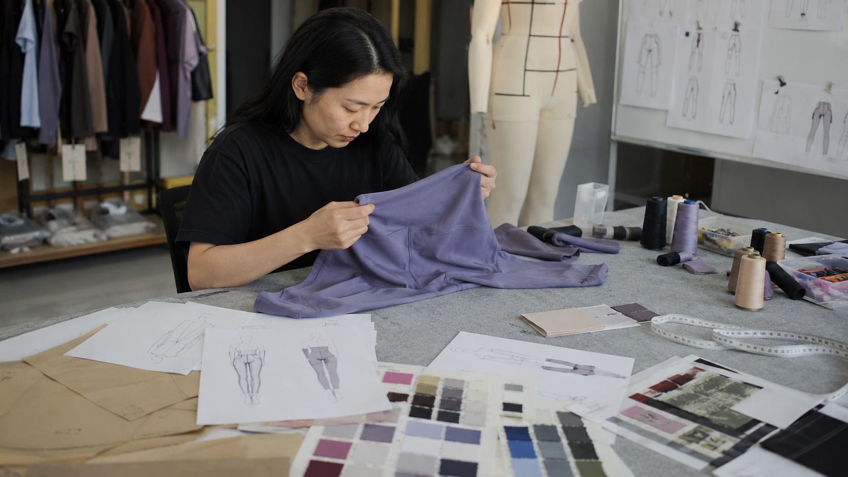 OEM ODM activewear development sample inspection with purple leggings and production notes
